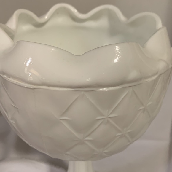 Milk Glass Indiana /footstool bowl - Picture 4 of 6